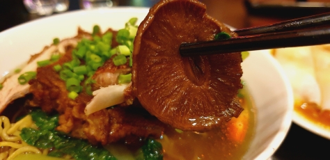 street food vietnam, mushroom in soup